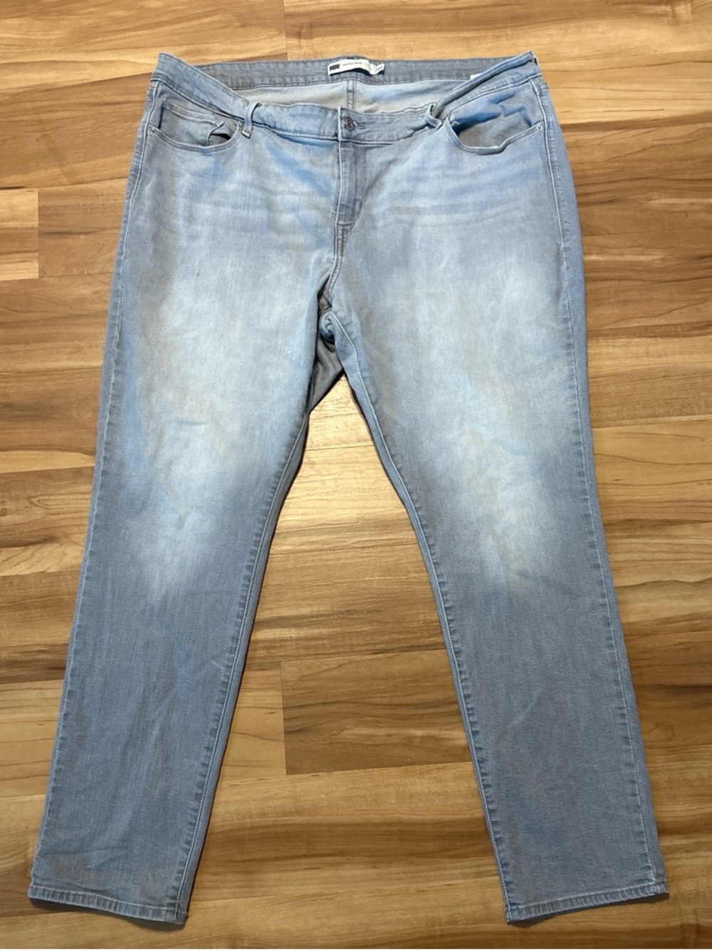Levi’s Light Wash Women’s Jeans - Classic Straight Leg - Picture 1 of 4